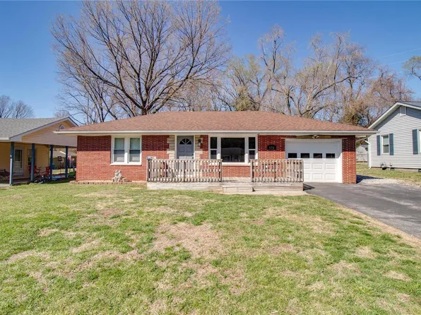 570 Sitze Dr, East Alton, IL 62024