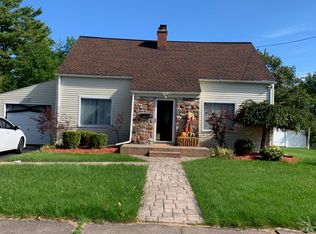1243 Greenview Dr, Utica, NY 13501