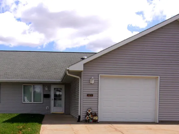 703B Anderson St, Manchester, IA 52057