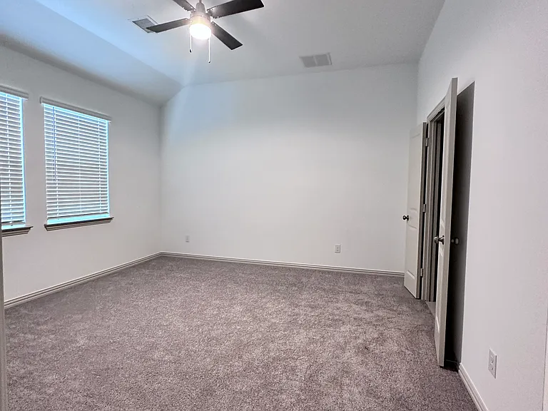 609 Friendswood Dr — Photo 7