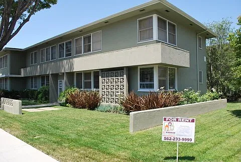 Beautiful Park Estates Apartment for Rent Photo 1