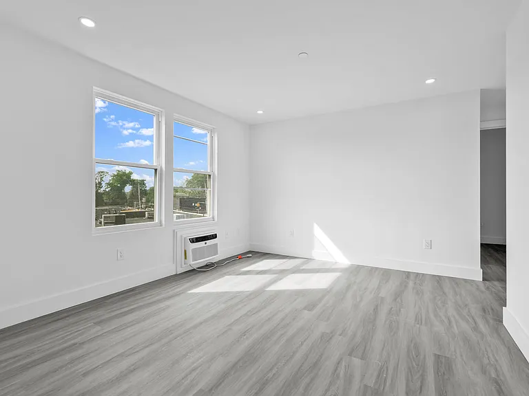 1278 E 222nd St #3 — Photo 3
