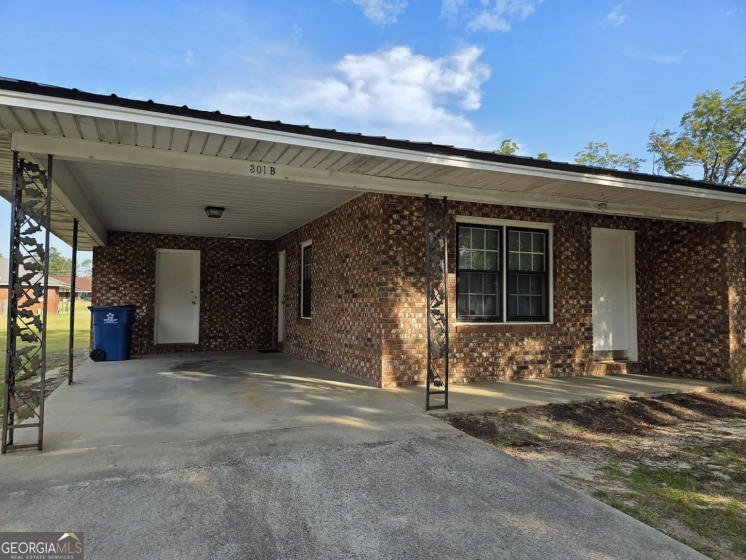 2 bed, 1.5 bath, 1500 sqft, $900 — Photo 2