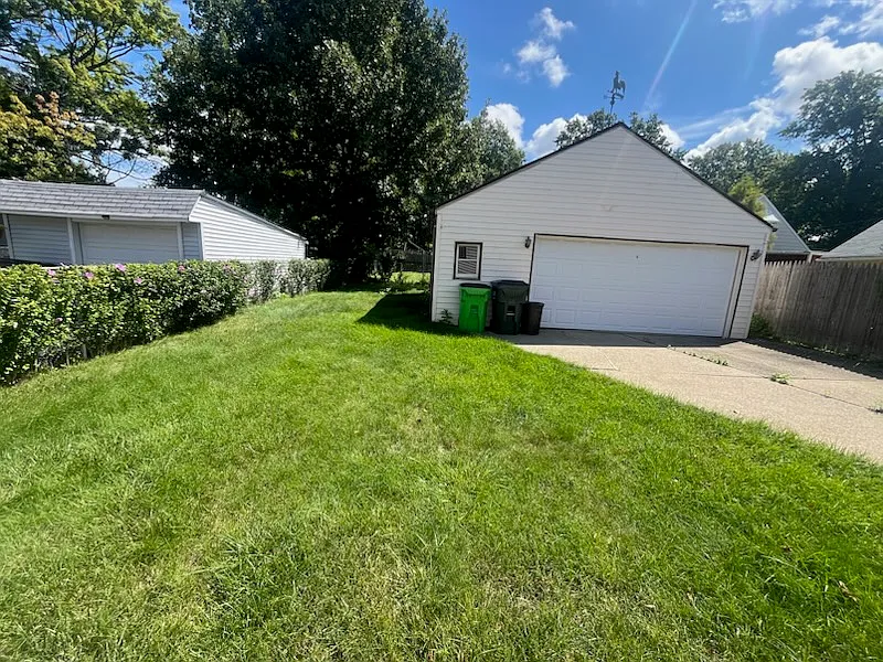 3 bed, 1.5 bath, 1500 sqft, $1,595 — Photo 2