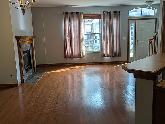 3rd image of 216 Springbrook Trl S