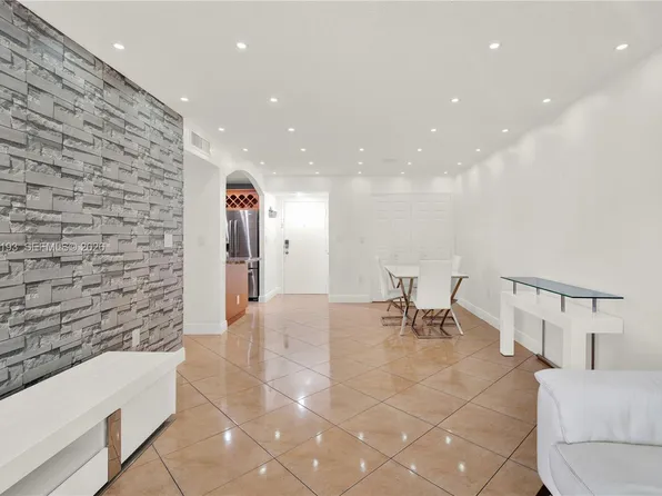 5665 W 20th Ave APT 415, Hialeah, FL 33012