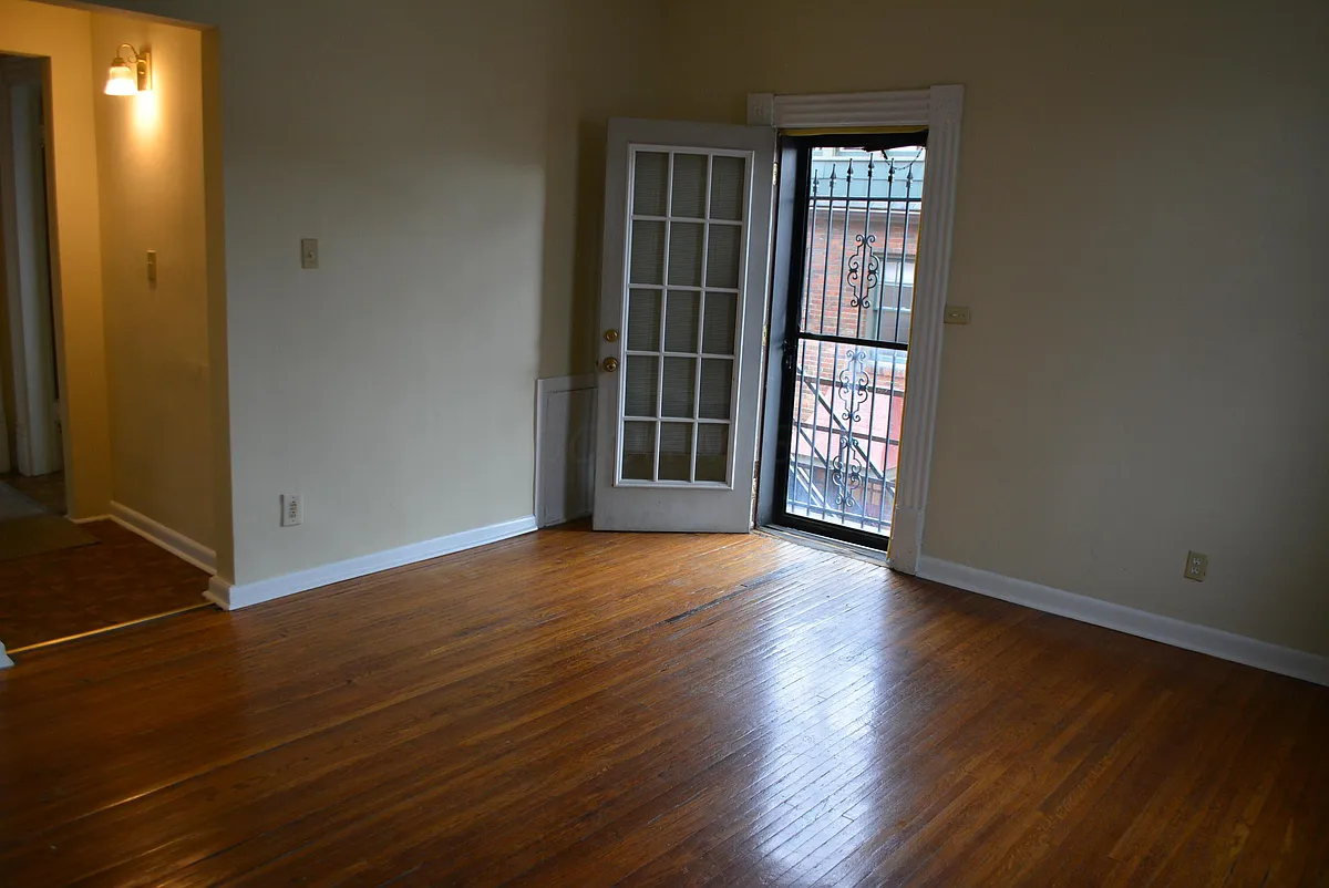 Building Photo - 1351 Highland St #C