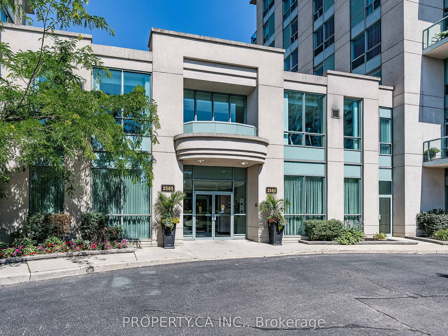 Parkway Place — Photo 2