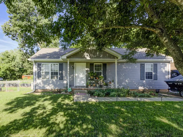 319 Lafayette Point Cir, Clarksville, TN 37042