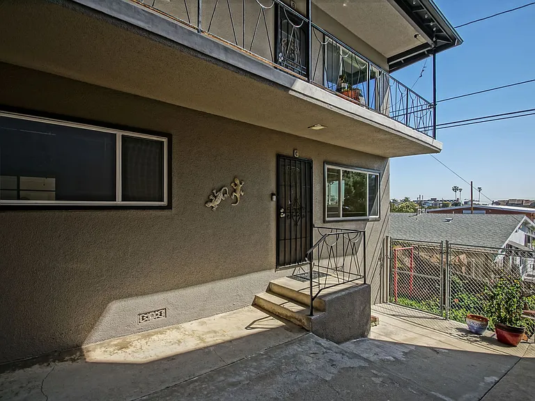 330 Bungalow Dr — Photo 4