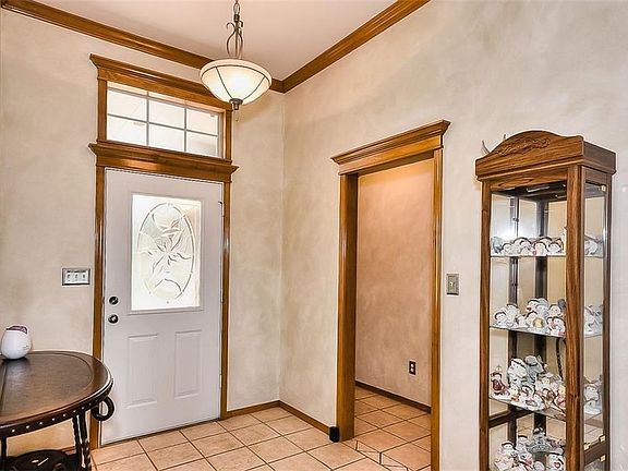 Entrance with crown molding