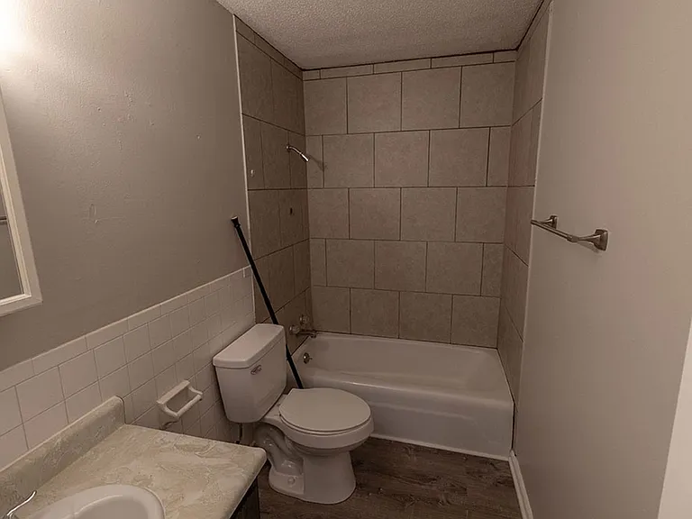 2904 Leeway Dr #B — Photo 15