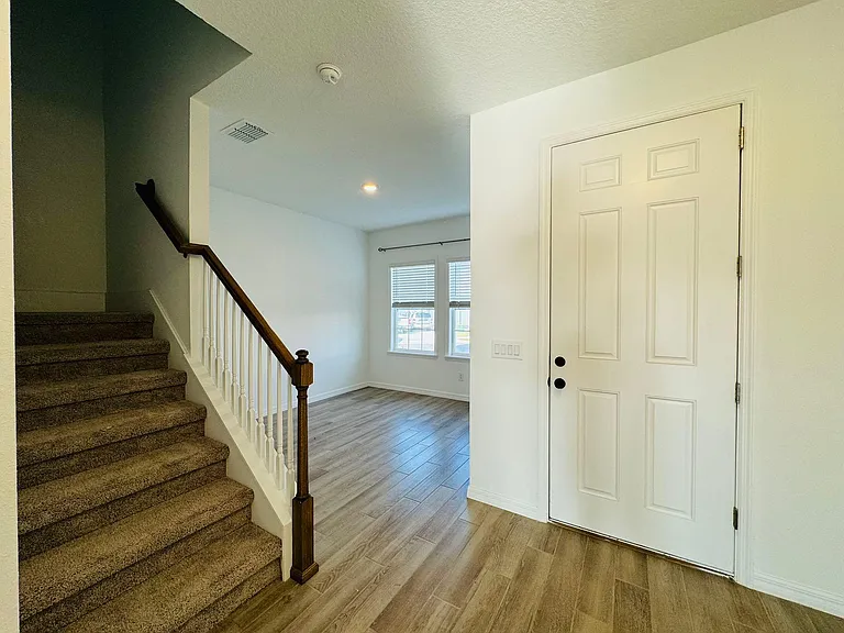 2175 Derwent Dr — Photo 5