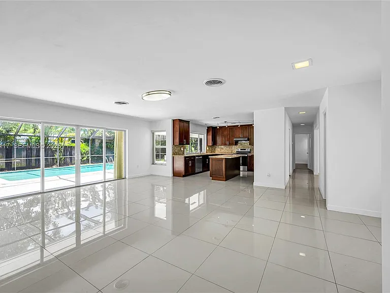 13100 SW 81st Ave — Photo 4