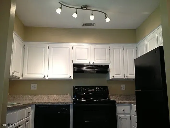 6223 Longchamp Dr — Photo 5