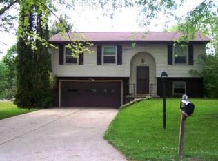 2128 W Middlebury Rd, Freeport, IL 61032