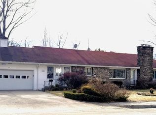33 Slater St, Webster, MA 01570