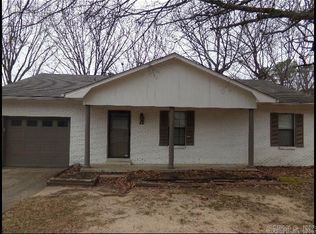 35 Point West Cir, Little Rock, AR 72211