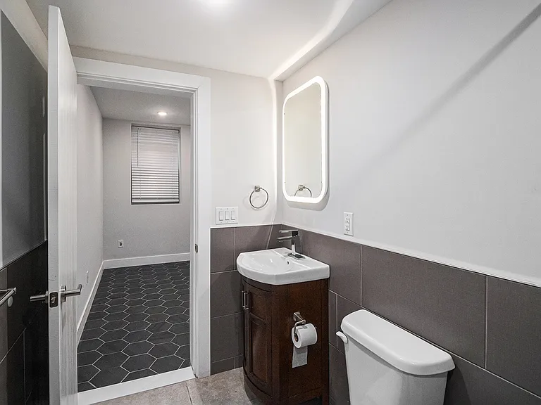 Basement bedroom 1 bathroom