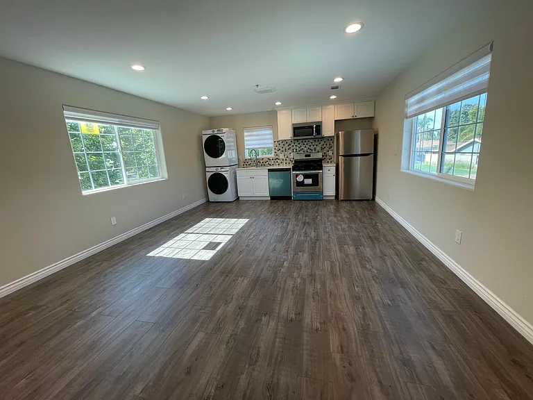 1251 1/2 W Highland St #1/2 — Photo 4
