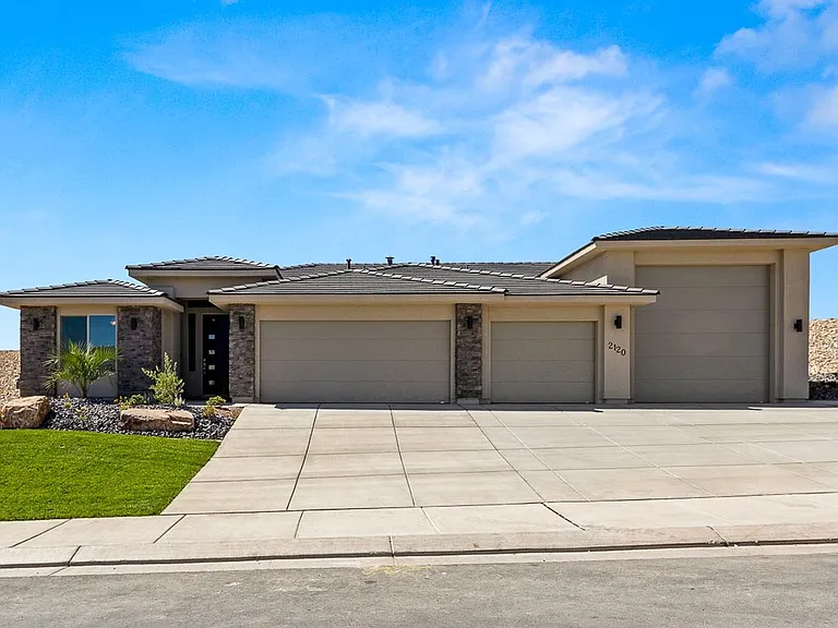 2120 E Yant Flat Dr — Photo 1