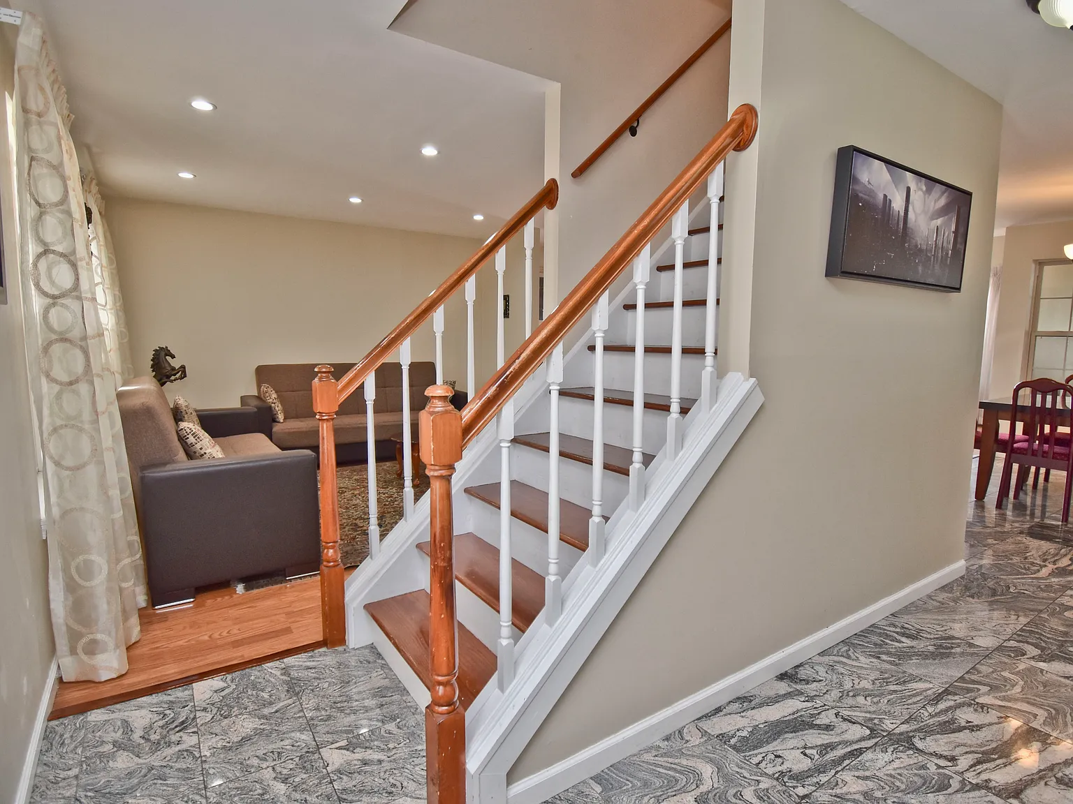 5 bed, 4113 sqft, $3,400 — Photo 2