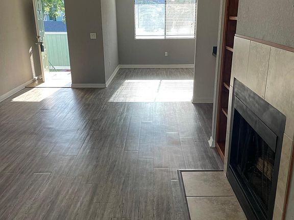 3rd image of 210-536 Sun Valley Vlg #210