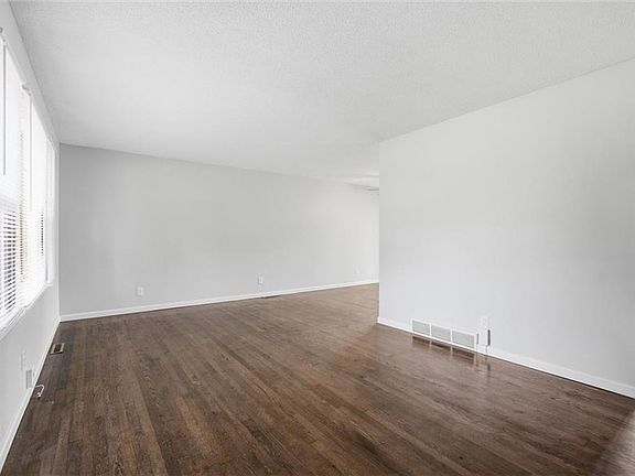 5th image of 7910 E 93rd Ter