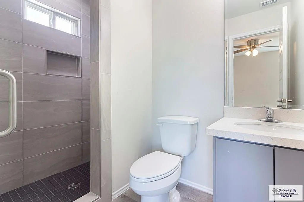 2 bed, 2.5 bath, 2376 sqft, $1,350 — Photo 4
