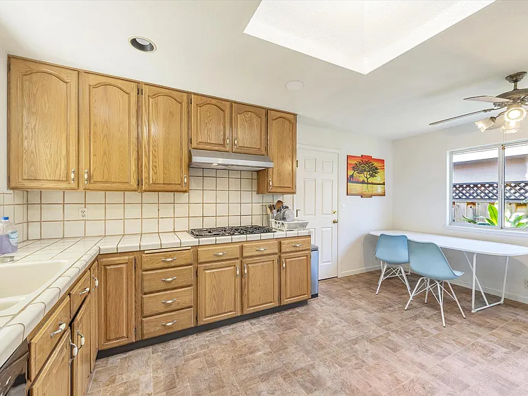 274 Walker Dr — Photo 3