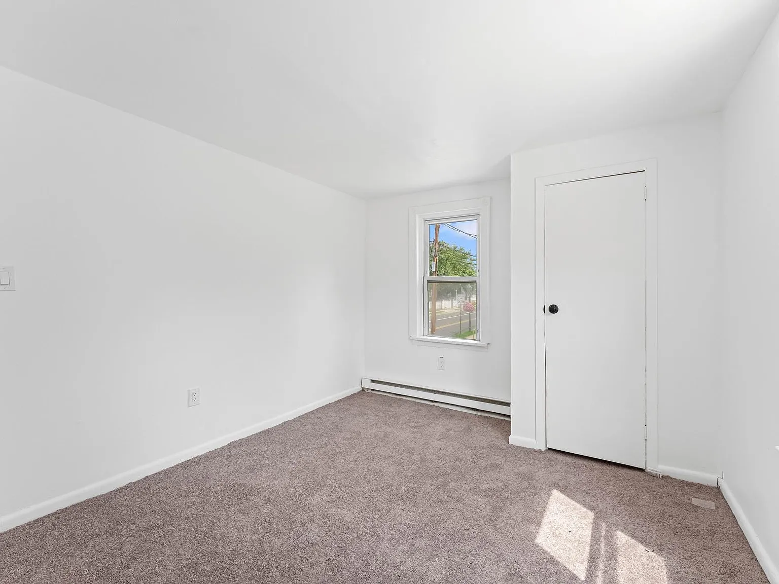 2 bed, $1,300 — Photo 4