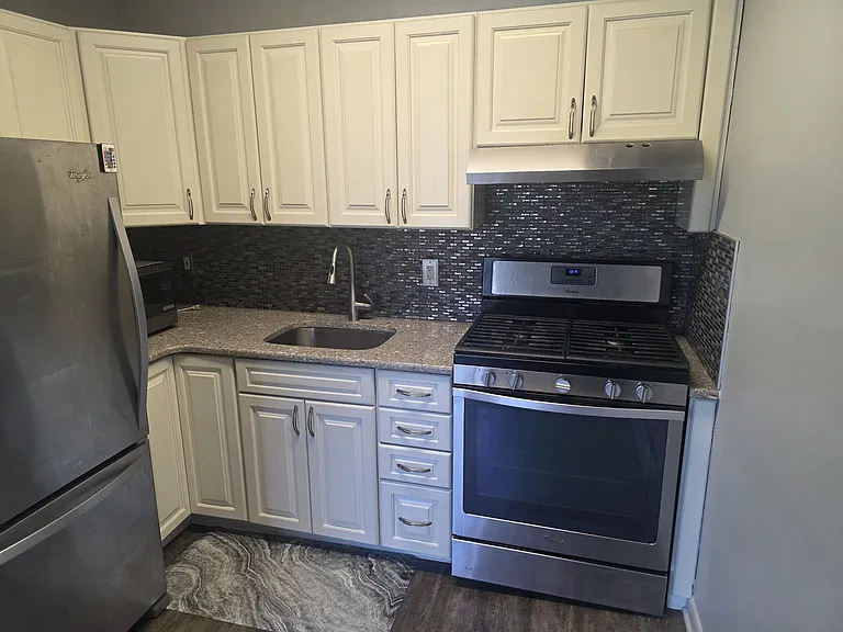 100 E Glenolden Ave #R12 — Photo 2