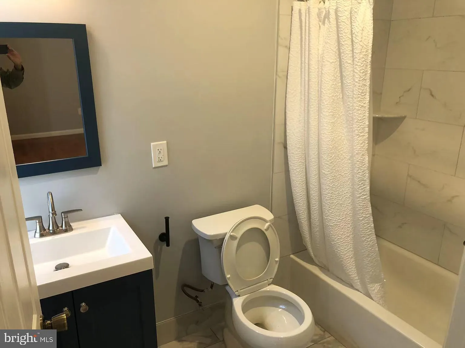 8 bed, 3780 sqft, $1,100 — Photo 4