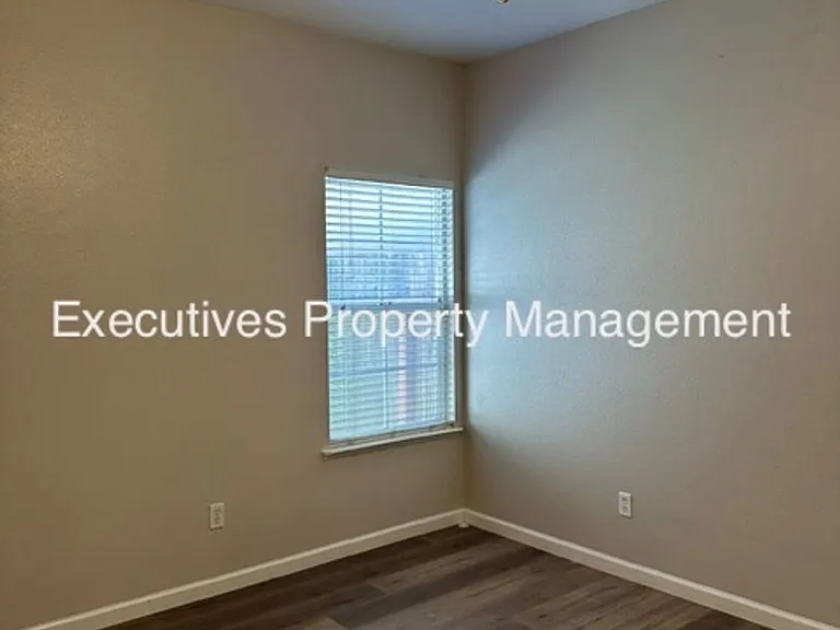 654 Gateway Dr — Photo 8