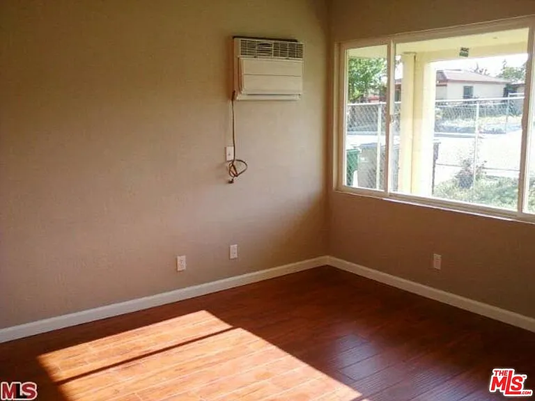 310 N Cherry St — Photo 6