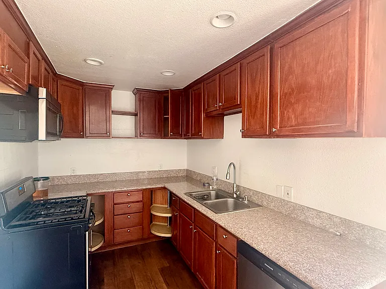1127 W Norberry St — Photo 5