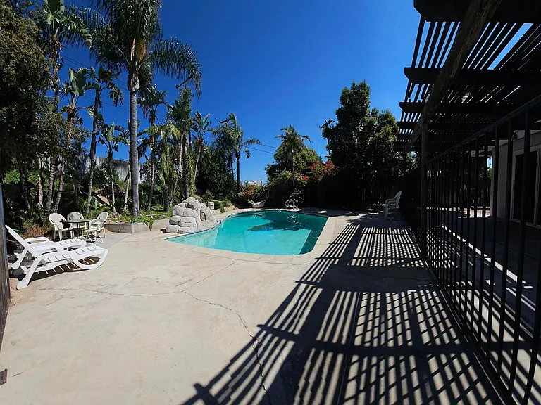 2272 Toluca Dr — Photo 37