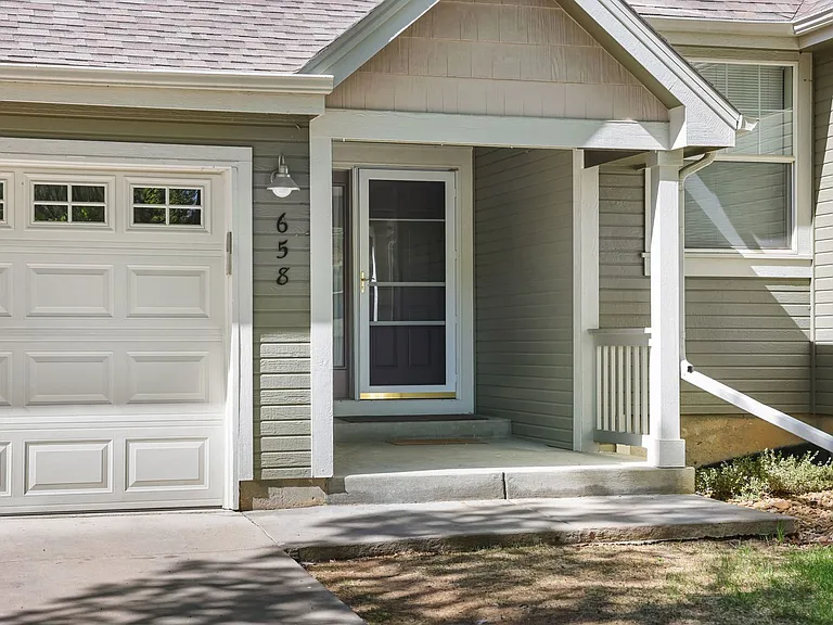 658 Wild Ridge Cir — Photo 32