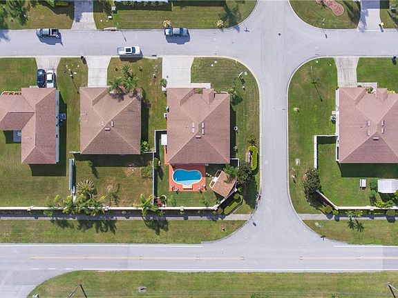 3rd image of 8890 Pebblebrooke Dr