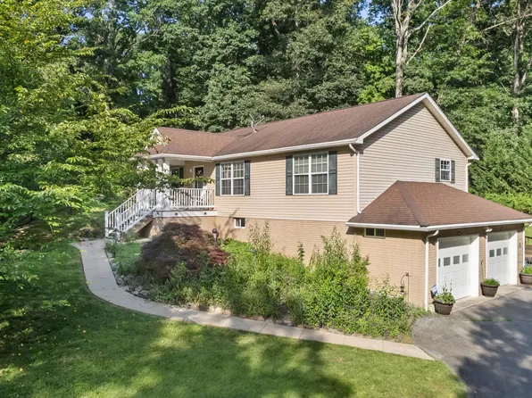 152 Bob White Dr, Harpers Ferry, WV 25425