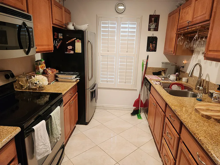 1352 Parkside Dr — Photo 6