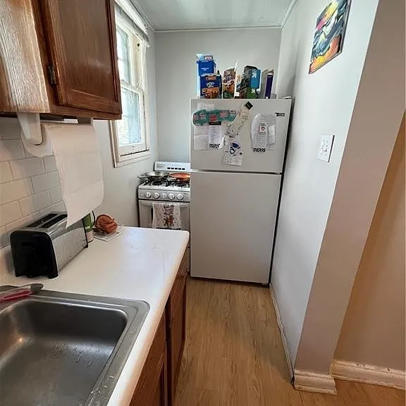 590 Richmond Ave — Photo 9