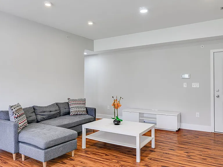 549 Armstrong St #201 — Photo 7
