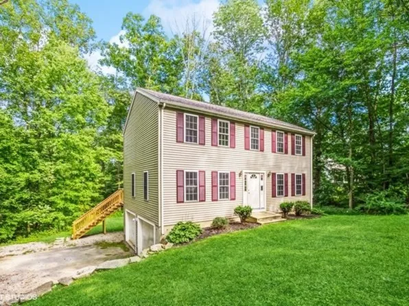 51 Old Southbridge Rd, Dudley, MA 01571