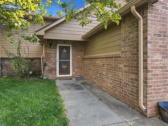 2nd image of 1319 E Spring Cir
