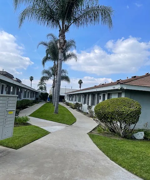 Villa Palms Apartments — Photo 2