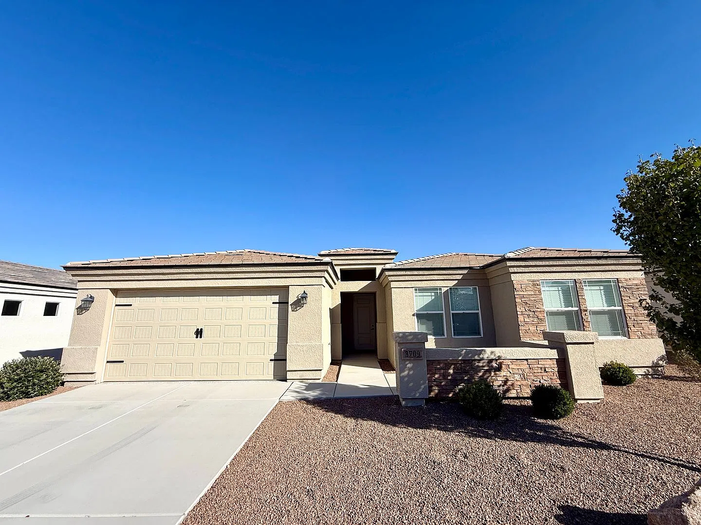 Beautiful 3-Bedroom Home in Gated Castle Rock Village with Community Pool & Fitness Center! — Photo 4