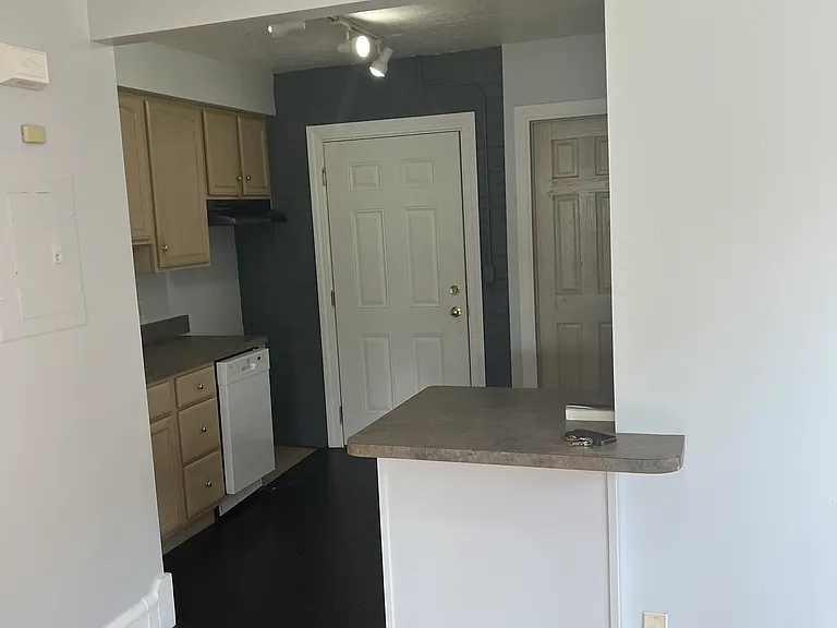 1442 W 110th St #4 — Photo 6