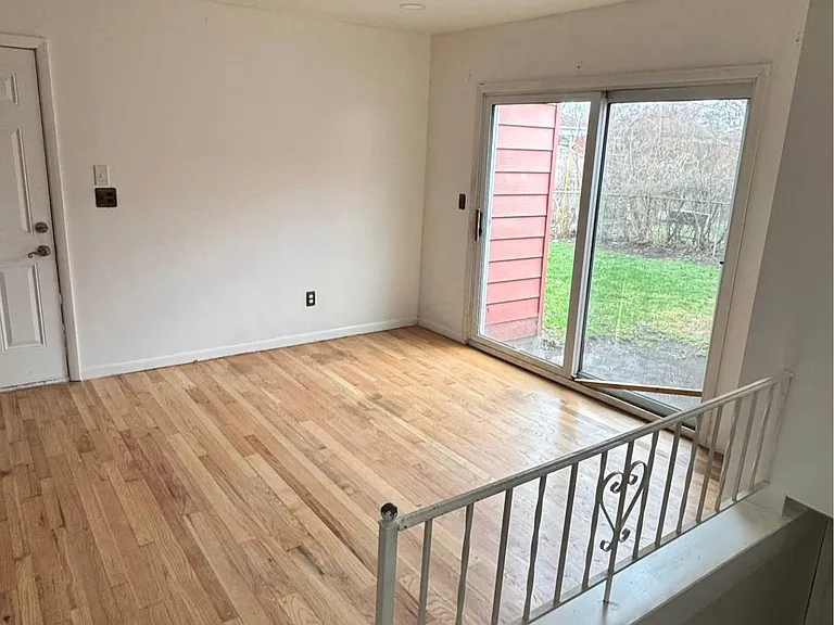 32624 Windsor St — Photo 17