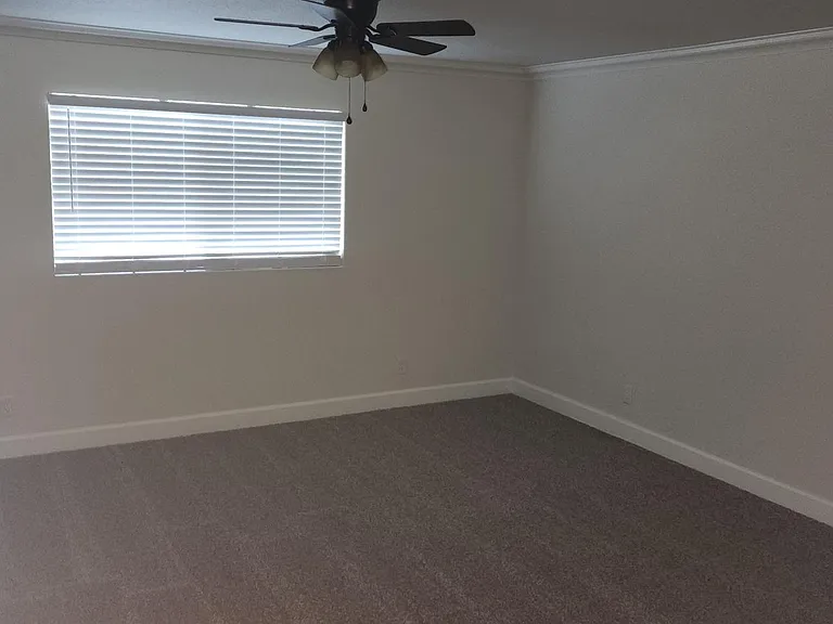2090 N Berkeley Ave — Photo 10